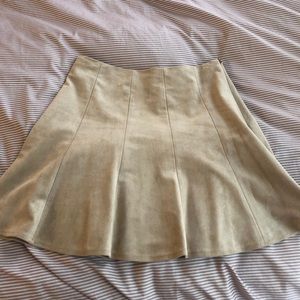 BCBG suede pleated mini skirt in crème